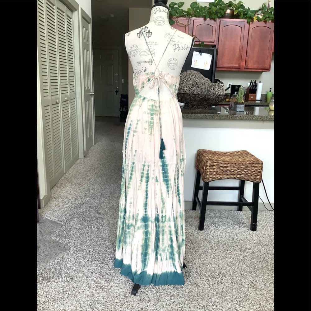 🏝 LuLu’s Tie-Dyed Maxi Dress 🏝 - Picture 3 of 11